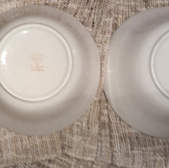 Set of Three Large 9" Stoneware Bowls - Picture 9 of 13